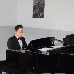 Arben Ajdini, këngëtari i njohur nga Ladorishti i cili që nga fëmijëria kishte talentin e tij dhe dashurinë për këngën dhe muzikën (VIDEO)