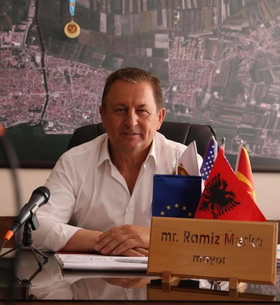 Ramis Merko merrë edhe një mandat për të drejtuar komunën e Strugës