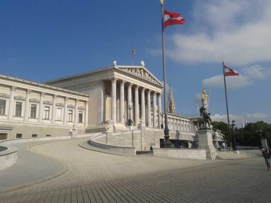Austria do të përfundojë izolimin, por jo për të pavaksinuarit