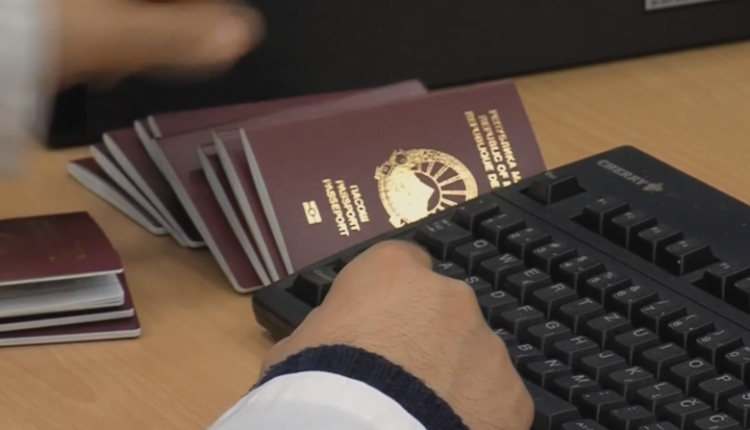 Spasovski apelon: Ndërroni tani pasaportat që të shmanget tollovia gjatë verës