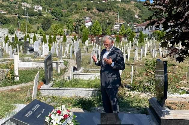 Kryetari i PDSH-së bëri homazhe tek varri i Arbër Xhaferit