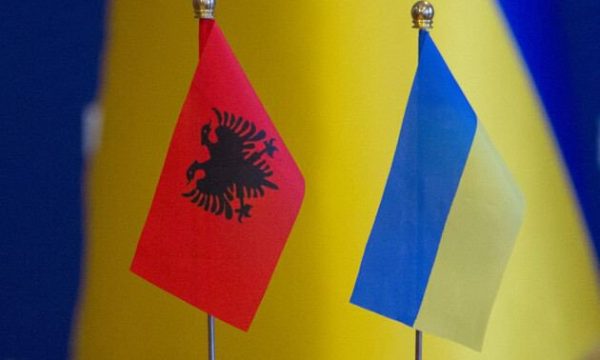 Shqipëria i dhuron 1 milion euro Ukrainës