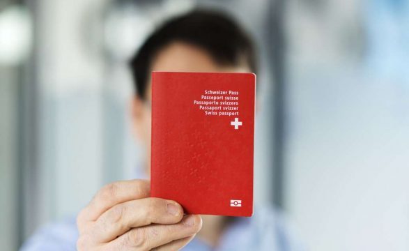 Zvicra heq shtetësinë për ‘sjellje të padrejtë dhe mashtruese’