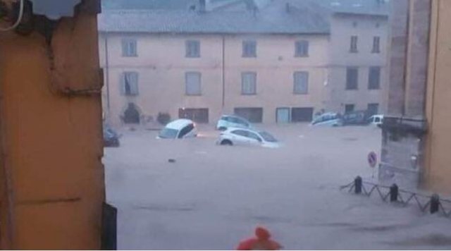 Moti i keq në Itali, shtatë të vdekur dhe tre të zhdukur nga përmbytjet masive