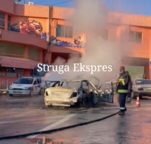 LAJMI I FUNDIT/ Makina shkrumbohet para traut të kufirit në Qafethanë (FOTO VIDEO)